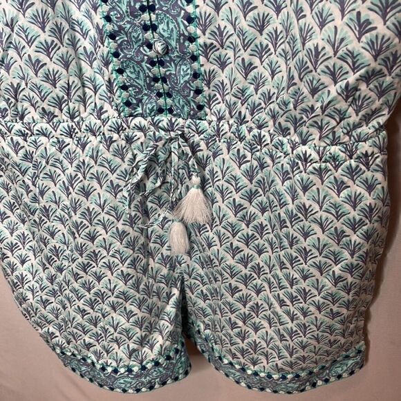 Vineyard Vines Embroidered Tiny Leaves Romper. Size Medium. - Picture 3 of 9